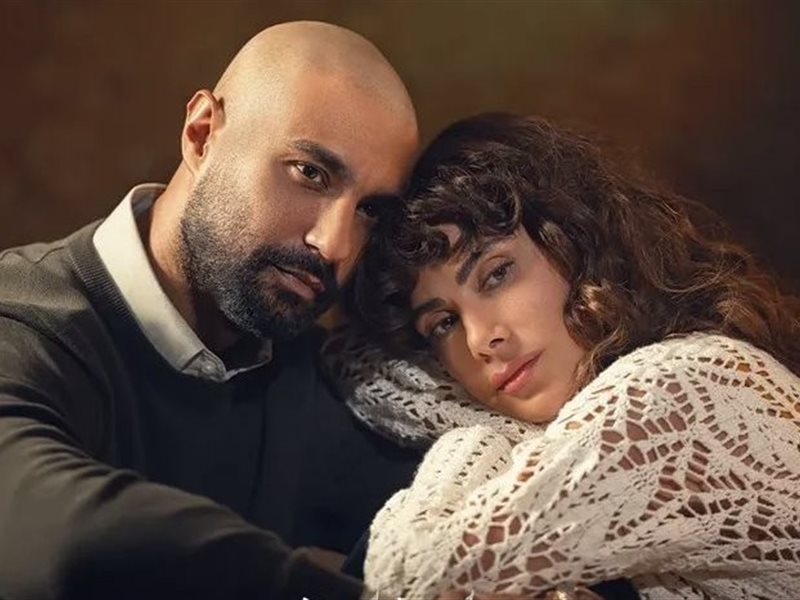 بعد عرض أولى حلقات 220 يوم.. كريم فهمي يوجه رسالة لجمهوره 