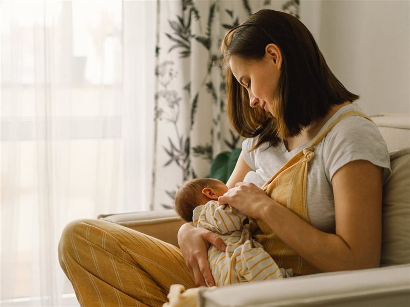 الأسبوع العالمي للرضاعة الطبيعية.. تغذية الأم المرضعة أساس صحة الأم والطفل 