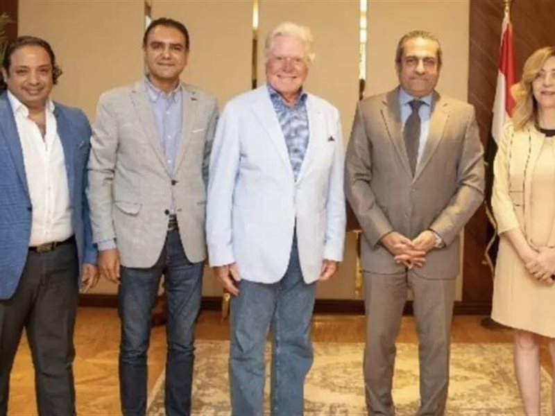 حسين فهمي يكشف عن تعاون جديد لدعم الفن والثقافة