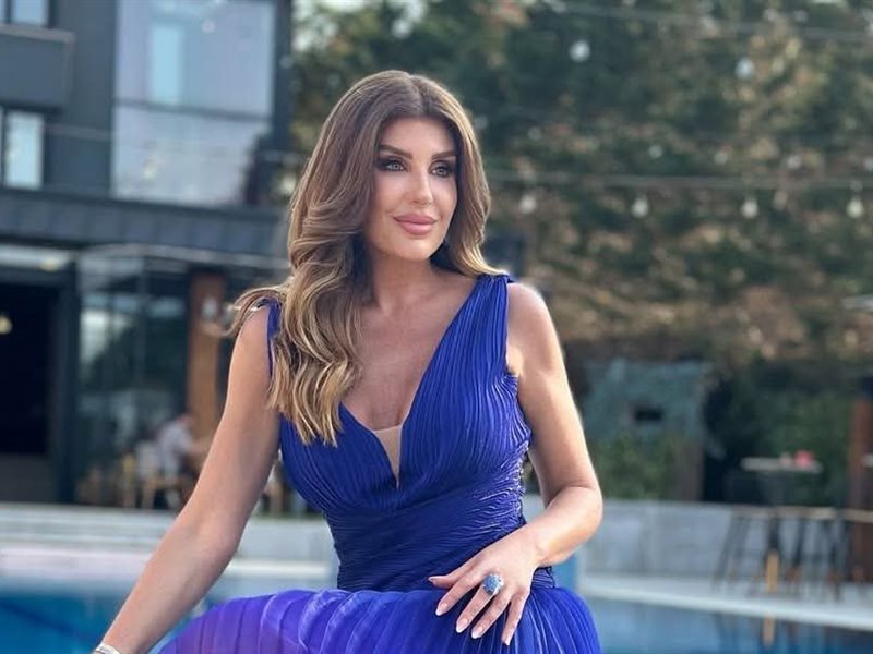 ريتا حرب تتألق بإطلالة ساحرة من توقيع فؤاد سركيس في افتتاح الموسم الجديد من 