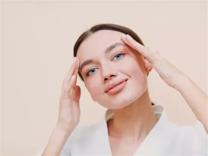 هل يُمكن ليوجا الوجه أن تُحسّن بشرتكِ؟.. استكشفي الوضعيات المناسبة