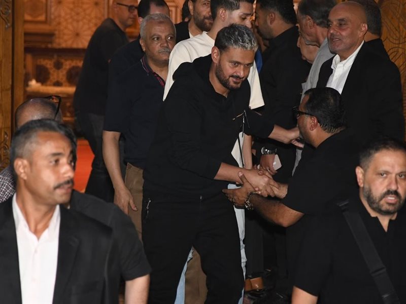 رامز جلال و أشرف زكي وإدوارد يقدمون واجب العزاء في الراحل سيد صادق