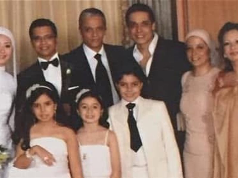 بعد تحذير النقابة لابنته الوهمية : صورة نشرتها شقيقة عامر منيب من ثلاث سنوات كشفت عائلته الحقيقية