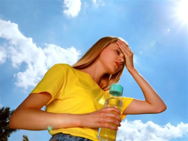 دليلك للوقاية من ضربة الشمس في الطقس الحار.. والإسعافات الأولية للتعامل معها