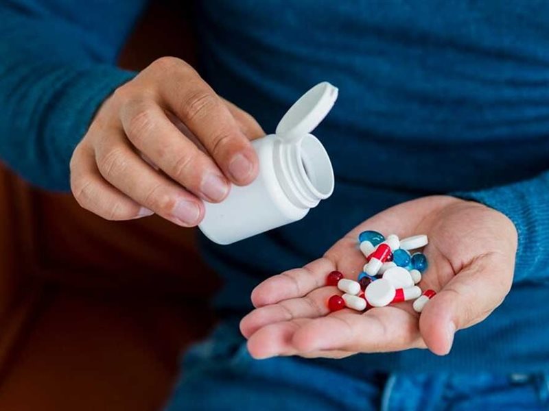 دراسة تحذر من الإفراط في تناول المسكنات.. تهدد بأمراض القلب 