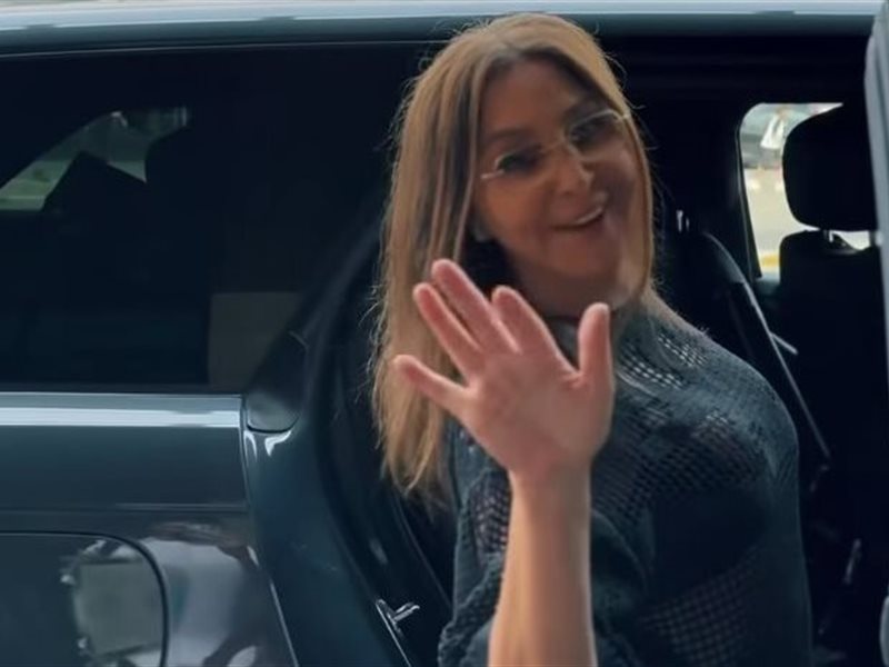 إليسا تصل إلى مصر استعدادا لحفلها في الساحل الشمالي.. صور 