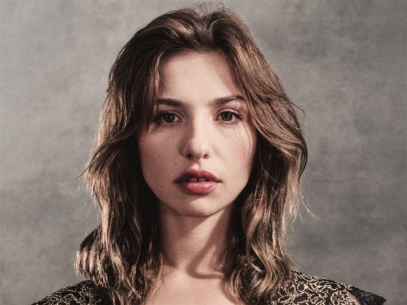 دار Rabanne تطلق حملتها لما قبل خريف 2025: احتفاء بالحرية والتفرد 