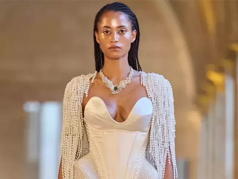 اللؤلؤ يعود ليتصدر منصات العرض بإطلالة عصرية راقية 