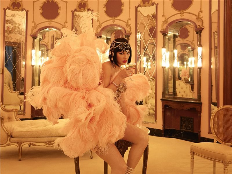 تايلور سويفت تطرح بوسترات ألبومها الجديد 