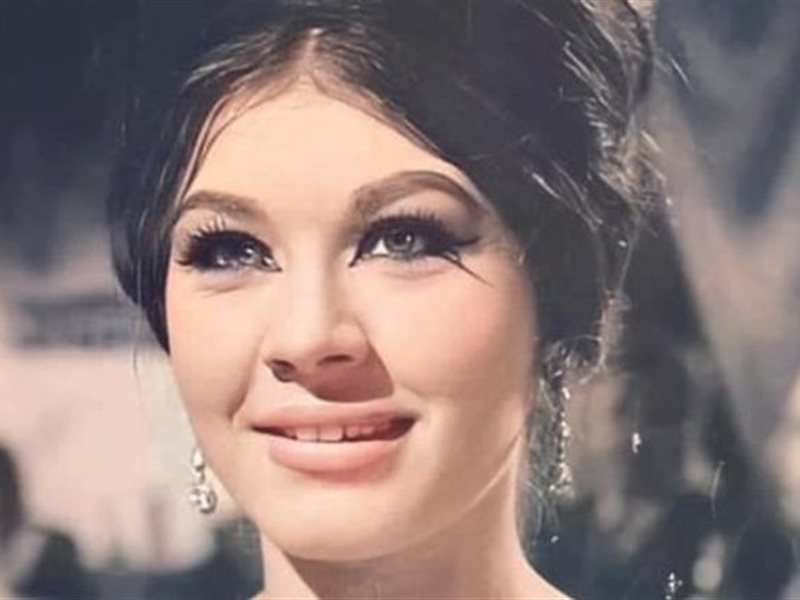 في ذكرى رحيل شويكار.. زهرة الكوميديا وسيدة الأناقة 