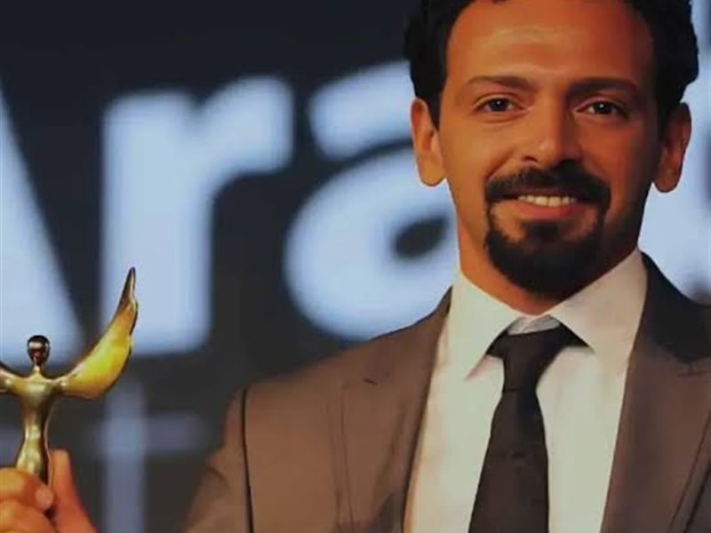 باسم سمرة والسعدني.. نجوم الفن يتوافدون على جنازة الراحل تيمور تيمور ونجله يرافق جثمانه 