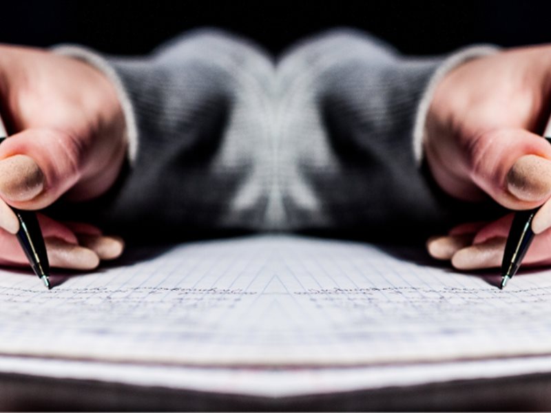 اليوم العالمي لمستخدمي اليد اليسرى.. العلم يكشف تفسير ذلك ومميزات أصحابها 