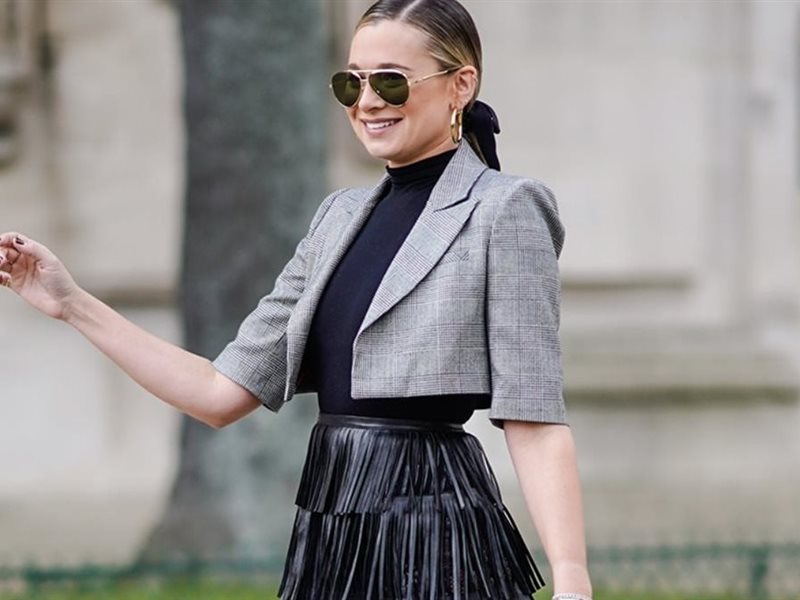 تنانير الشراشيب… موضة أيقونية تعود لتمنحكِ إطلالة تنبض بالحيوية