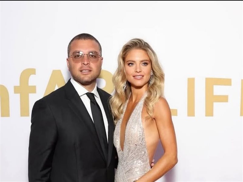    كرستينا مراد صعب تخطف الأنظار بفستان من توقيع إيلي صعب