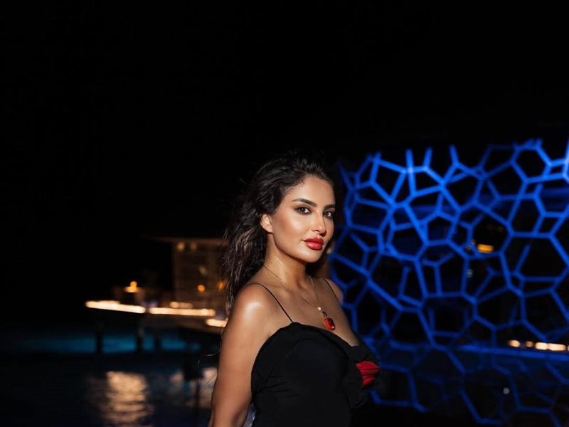 شذى حسون تتألق بإطلالة أنيقة من De La Vali