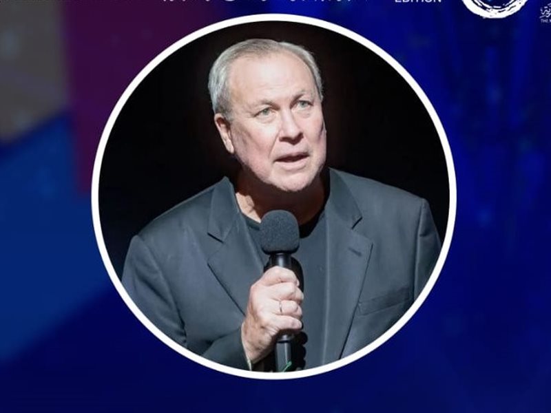 روبيرت ويلسون يضيء افتتاح الدورة 32 لمهرجان القاهرة الدولي للمسرح التجريبي 