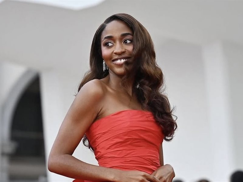 آيو إديبيري تتألق مع شانيل في فينيسيا… وبطولة تلفت الأنظار في “After The Hunt” 