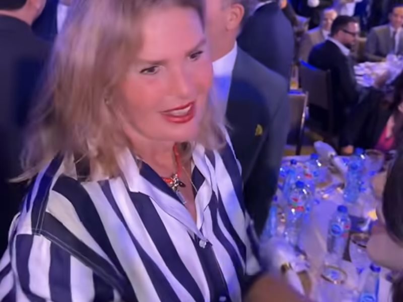 بعد اختفاء شهور الصيف .. المكتب الوطني للإعلام الإماراتي يعيد يسرا للأضواء