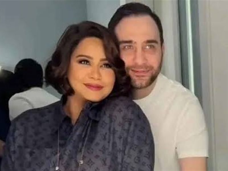 شيرين عبدالوهاب تُشارك فيديو تتغزل في حسام حبيب وتغني 