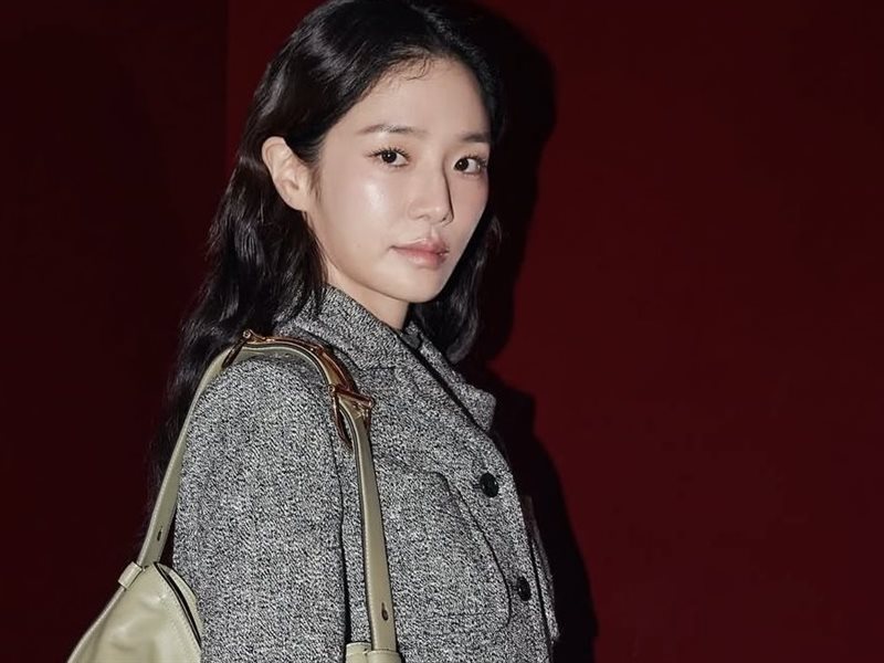 بارك غيو يونغ ولي يونغ آي ونارين يتألقن في افتتاح السلسلة الرابعة من Gucci Osteria Seoul