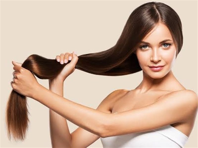 من الجفاف إلى الحيوية: طرق علاج الشعر التالف من أشعة الشمس