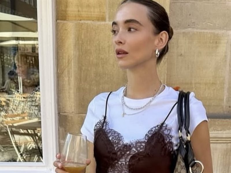 التدرجات الصيفية: كيف تحوّلت الـ Summer Layering إلى أسلوب أيقوني في 2025