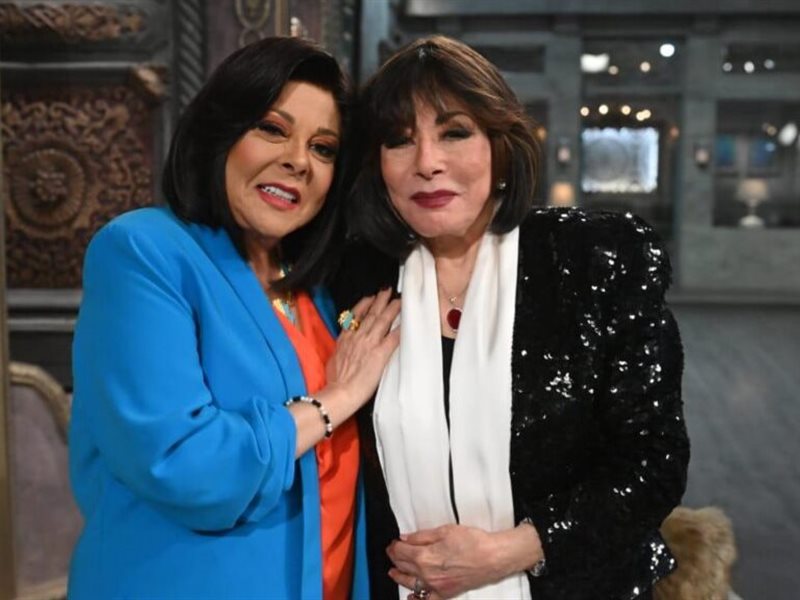 لبنى عبد العزيز لـ