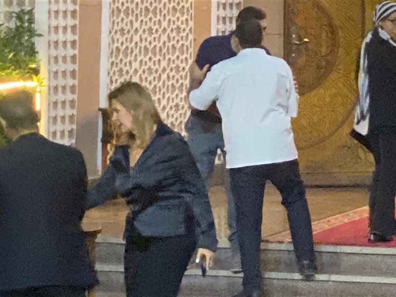 نجوم الفن يقدمون واجب العزاء في المطرب الراحل عمرو ستين بحضور يسرا ووفاء عامر