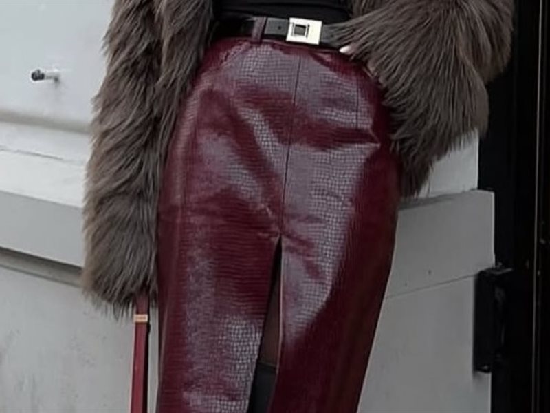 التنورة الجلد تتألق من جديد: خيار مثالي لكل المناسبات