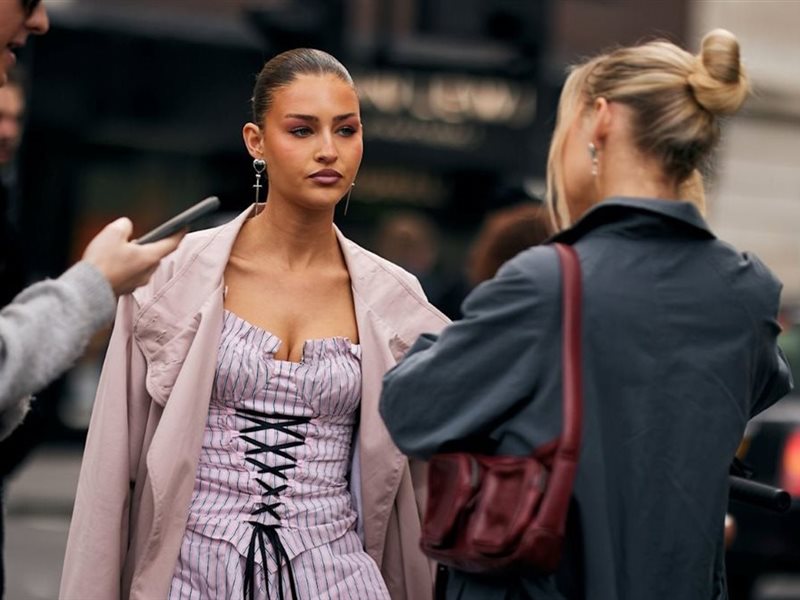 أسبوع لندن للموضة صيف 2026 ينطلق بشراكة الذكاء الاصطناعي ومعايير استدامة جديدة