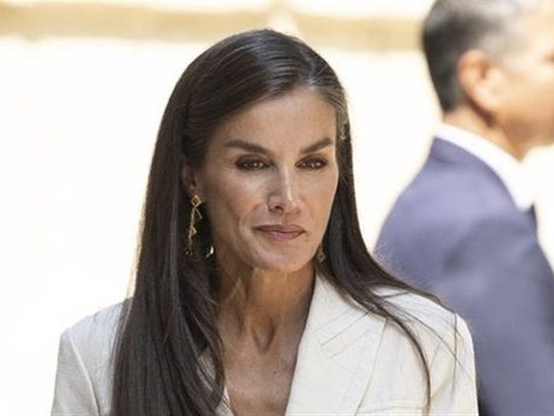 دينا شاكر: المصممة المصرية وراء الجاكيت الذي ارتدته ملكة إسبانيا في القاهرة