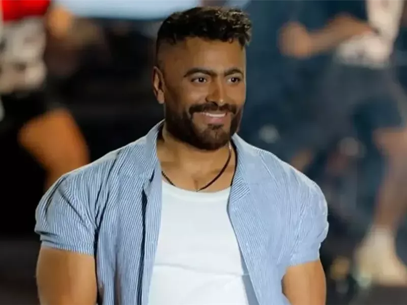 تامر حسني يصل البحرين استعدادًا لحفله الليلة