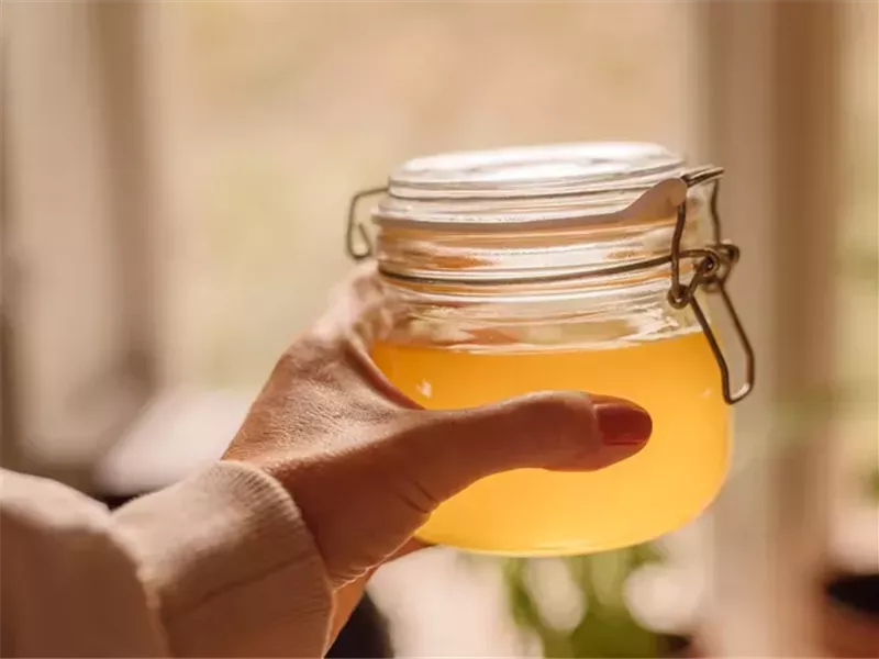 ماذا يحدث لصحة قلبك عند إضافة السمن إلى نظامك الغذائي؟