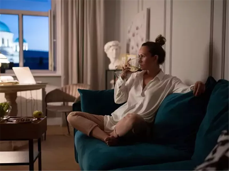 10 عادات مسائية تُعيق تقدمك في خسارة  الوزن