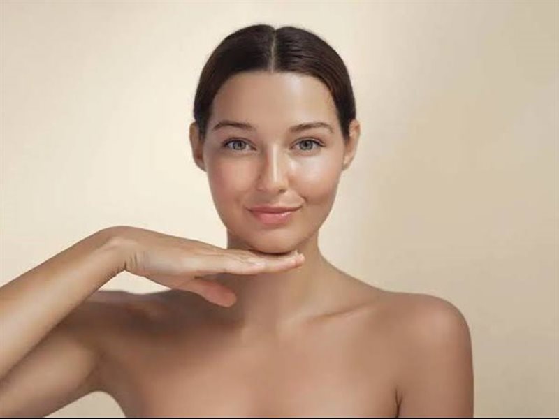 علاج الإنزيمات… الصيحة التجميلية التي خطفت الأضواء في عالم المشاهير