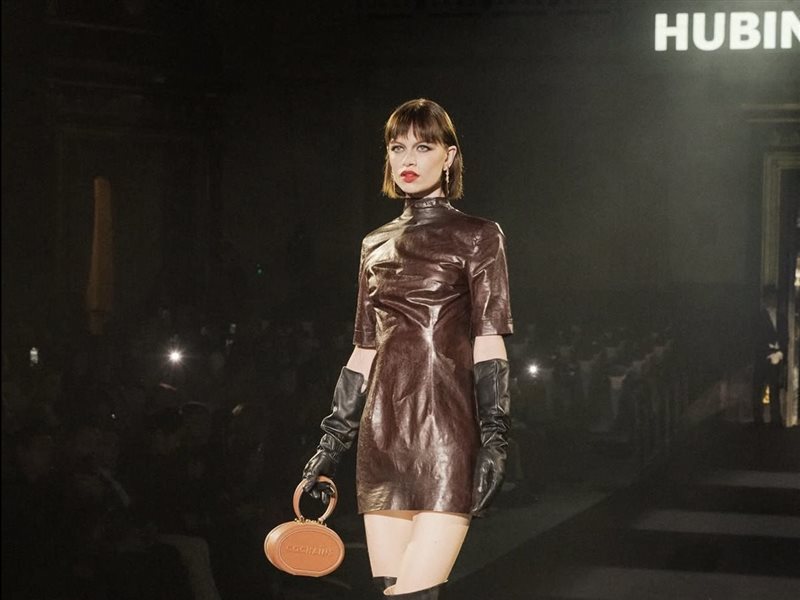 أسبوع الموضة في لندن يرحّب بأول ظهور لعلامة Nanushka