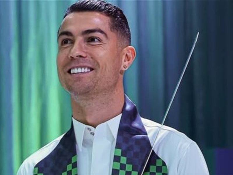 كريستيانو رونالدو يحتفل باليوم الوطني السعودي مع نادي النصر بالزي التقليدي