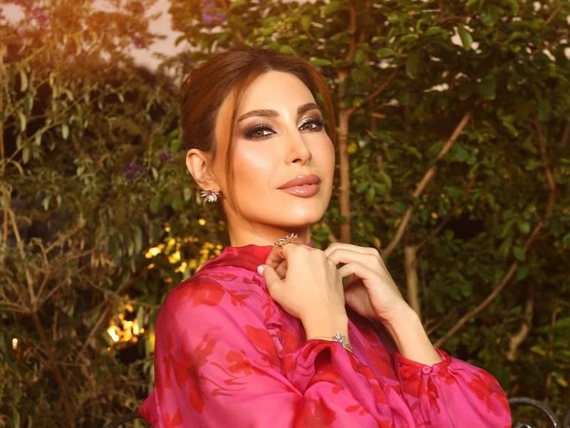 أناقة يارا تخطف الأنظار في حفل إطلاق ألبومها 