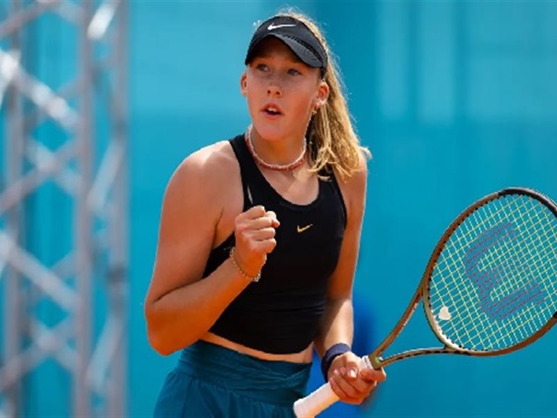 أندريفا تعادل أسطورة سيليش وتواصل تألقها في بكين