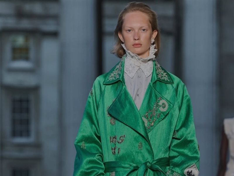  أناقة الماضي تلتقي مع رؤية المستقبل في عرض إرديم ضمن أسبوع لندن للموضة