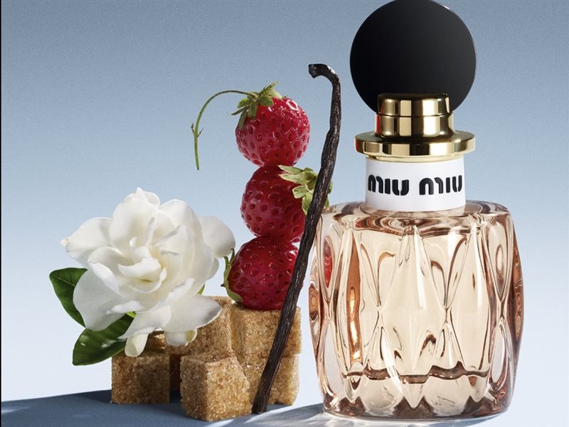 Miu Miu تحتفل بإطلاق عطرها الجديد “Miutine” مع إيما كورين في أمسية خاص