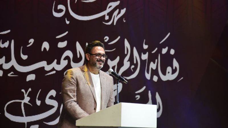 أكرم حسني