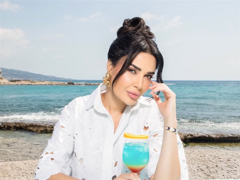 سيرين عبد النور تخطف الأنظار بإطلالة بيضاء من توقيع طوني ورد