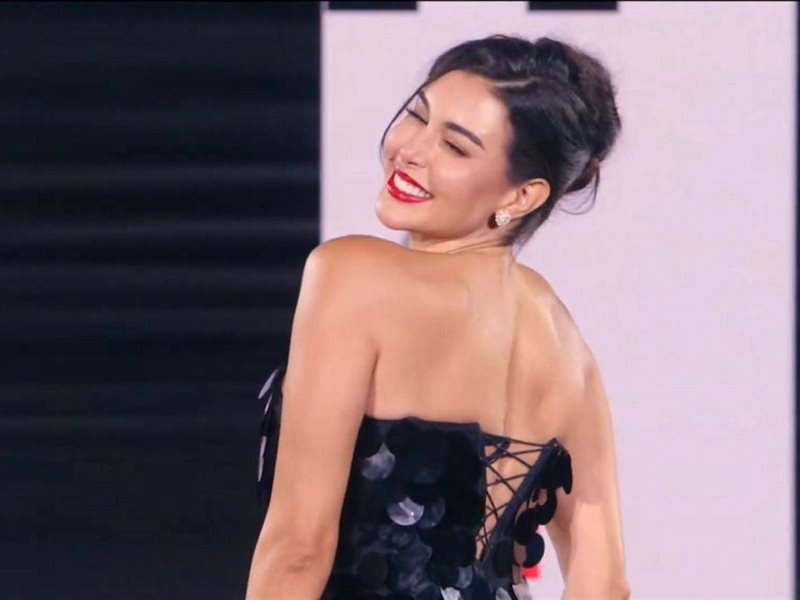 ياسمين صبري تخطف الأضواء  في عرض 