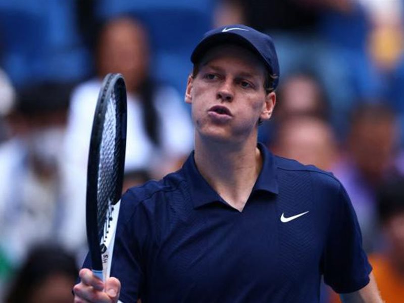 سينر يعزز سيطرته على دي مينور ويبلغ نهائي بكين للتنس