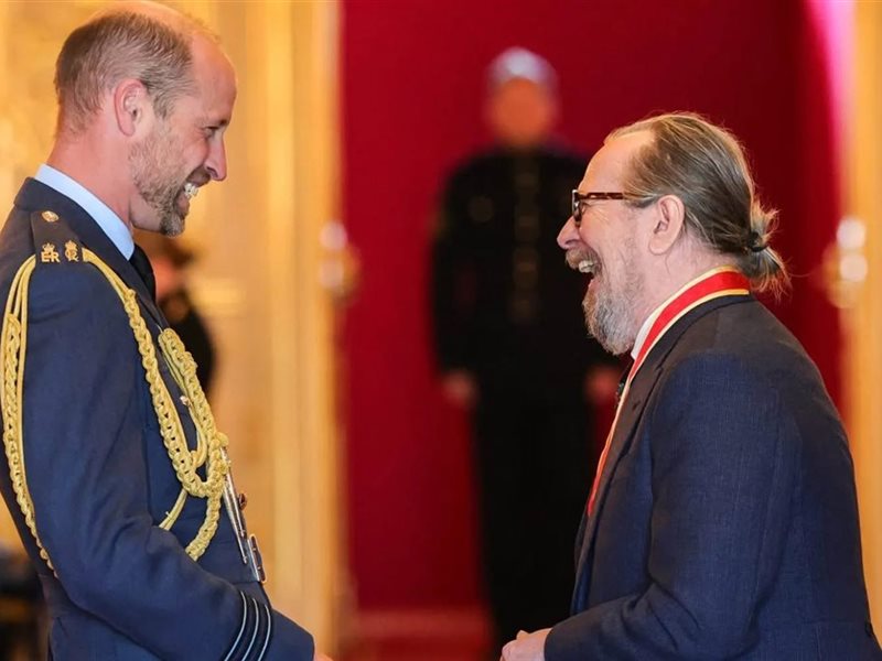 الأمير ويليام يمنح الفنان جاري اولدمان لقب فارس