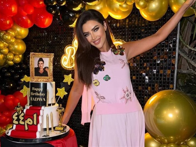 بحضور ياسمين عبدالعزيز.. رضوى الشربيني تحتفي بعيد ميلادها الـ44