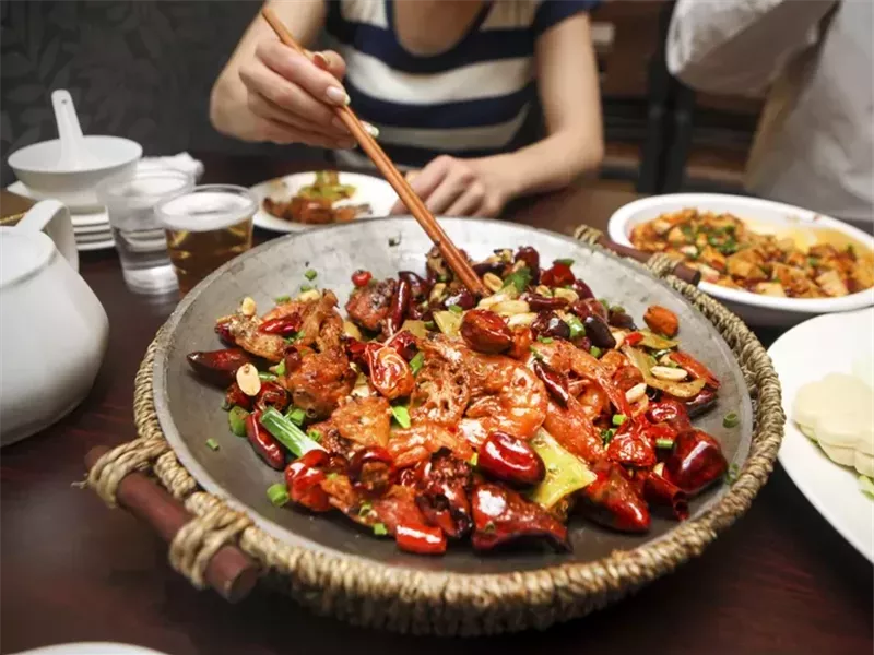 دراسة: الأطعمة الحارة تساعد في تقليل كميات الطعام وتحفز على الأكل ببطء