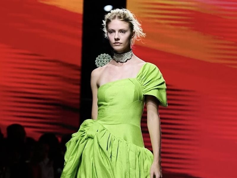  	 Hoang Dang Phan يبهر ميلانو بأزياء نسائية لربيع/صيف 2026