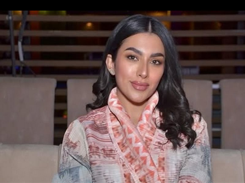 لولو التميمي تحتفل بنجاح 